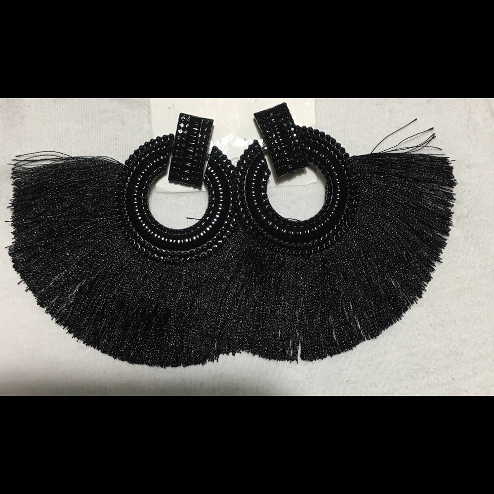 Tassel fan earrings - Picture 3 of 5